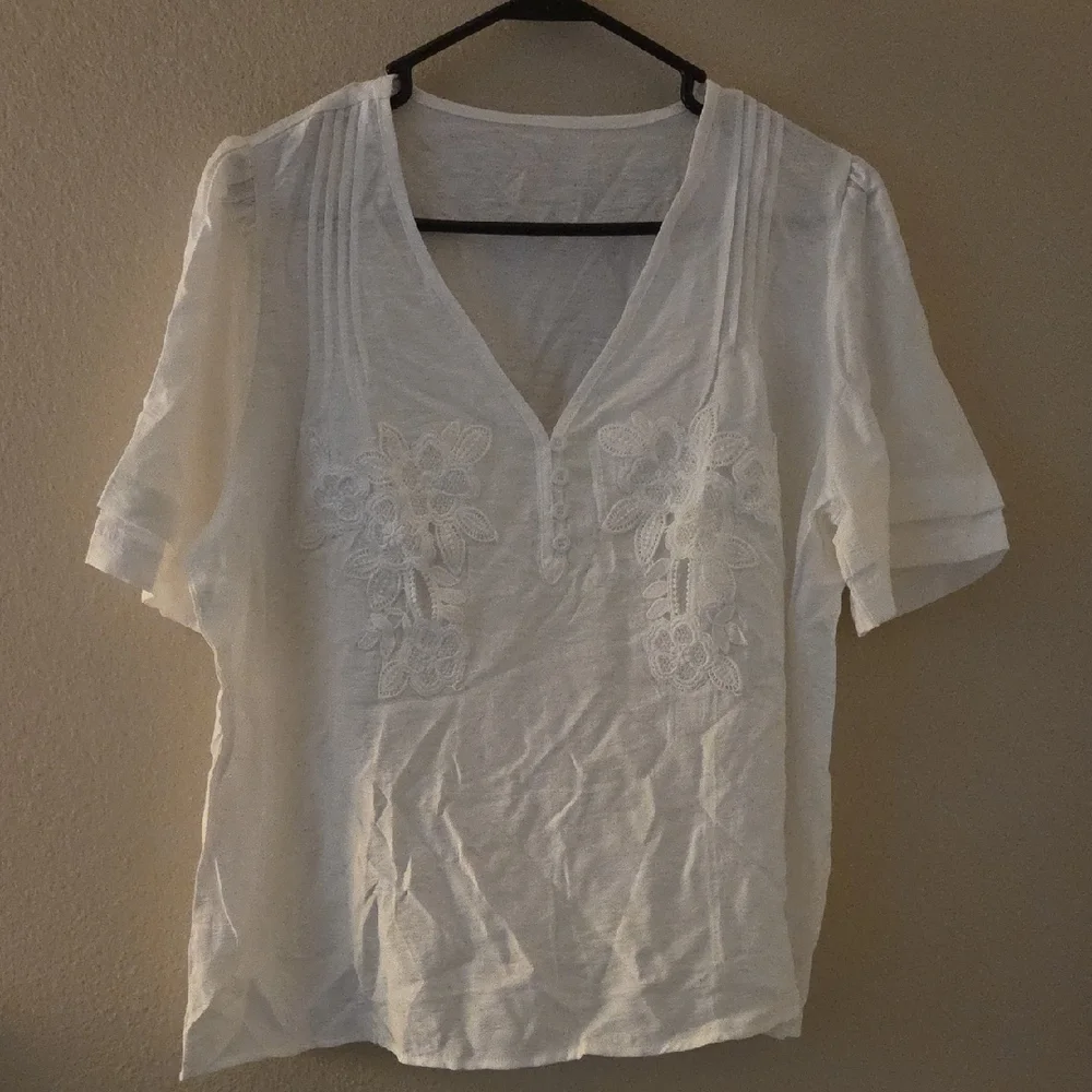 White Applique Women's Top - Picture 1 of 6